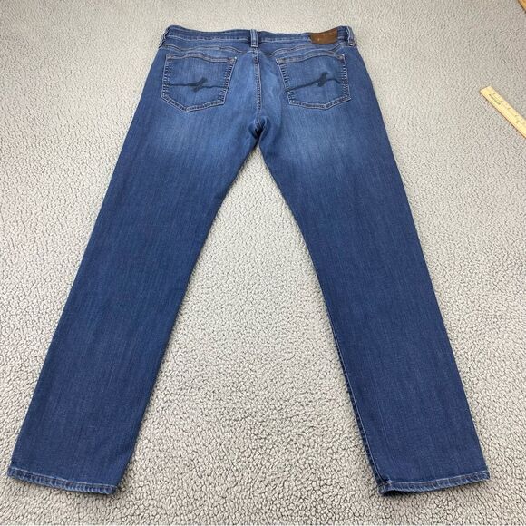 34 Heritage Men's Courage Mid-Rise Straight Jeans  |   Size:  36 - Picture 4 of 15